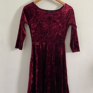 Red velvet 3/4 sleeve dress